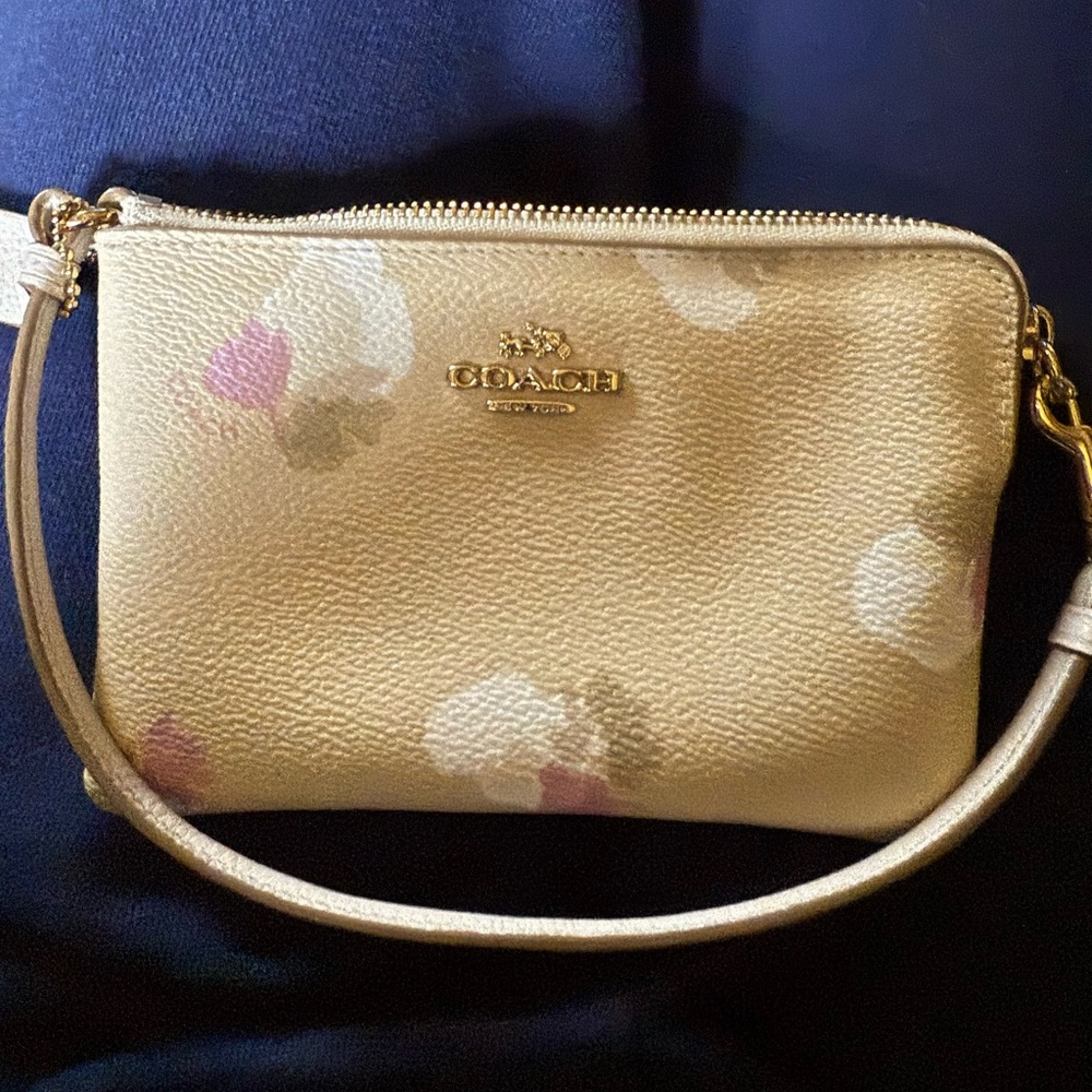 Coach floral wristlet like new.